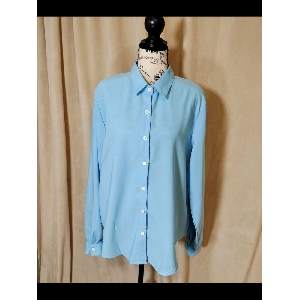 Women's Light Blue Collared Button Front 3/4 Sleeve Shirt. Size XXL